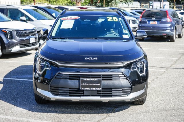 Certified 2025 Kia Niro EX FWD image 3