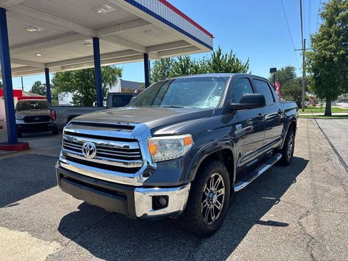 Used 2016 Toyota Tundra SR5 w/ SR5 Upgrade Package RWD image 3
