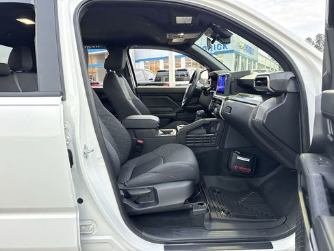 Used 2025 Toyota Tacoma SR5 image 31