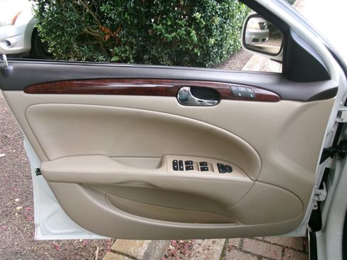 Used 2007 Buick Lucerne CXL w/ Luxury Package FWD image 9
