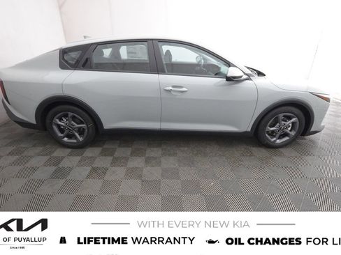 New 2025 Kia K4 LXS image 4