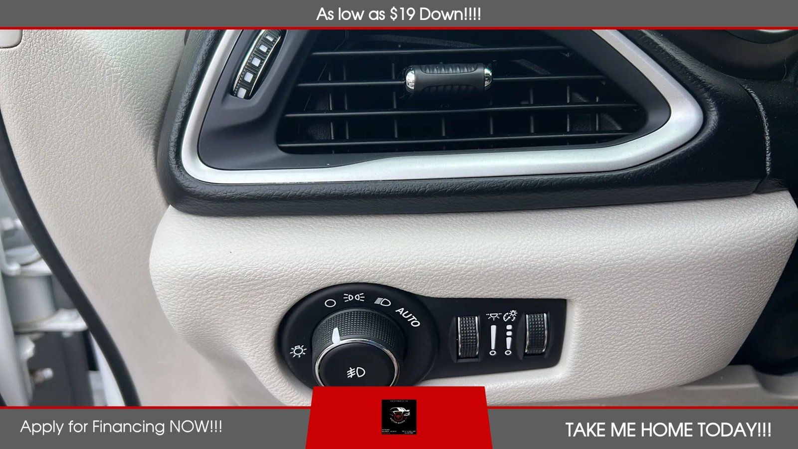 Used 2017 Chrysler Pacifica Touring-L FWD image 18