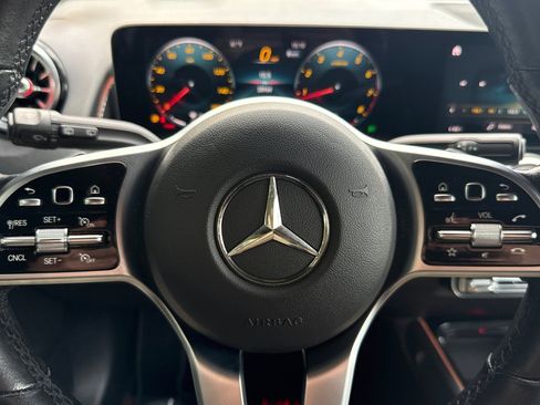 Used 2021 Mercedes-Benz GLB 250 4MATIC image 27