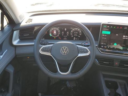 New 2026 Volkswagen Tiguan SE image 27