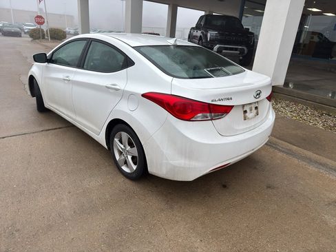 Used 2013 Hyundai Elantra GLS w/ Preferred Pkg image 7