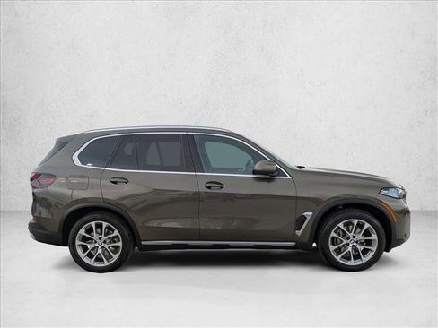Used 2024 BMW X5 xDrive40i w/ Premium Package image 4