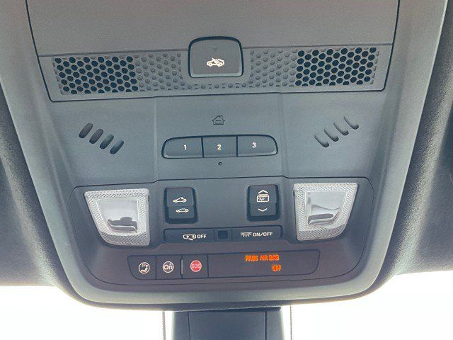 Used 2018 Cadillac XT5 Platinum w/ Driver Assist Package AWD/4WD image 18