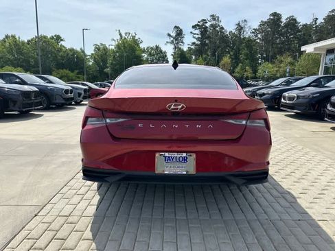 Used 2022 Hyundai Elantra SEL w/ Convenience Package FWD image 6
