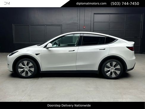 Used 2023 Tesla Model Y Long Range image 3