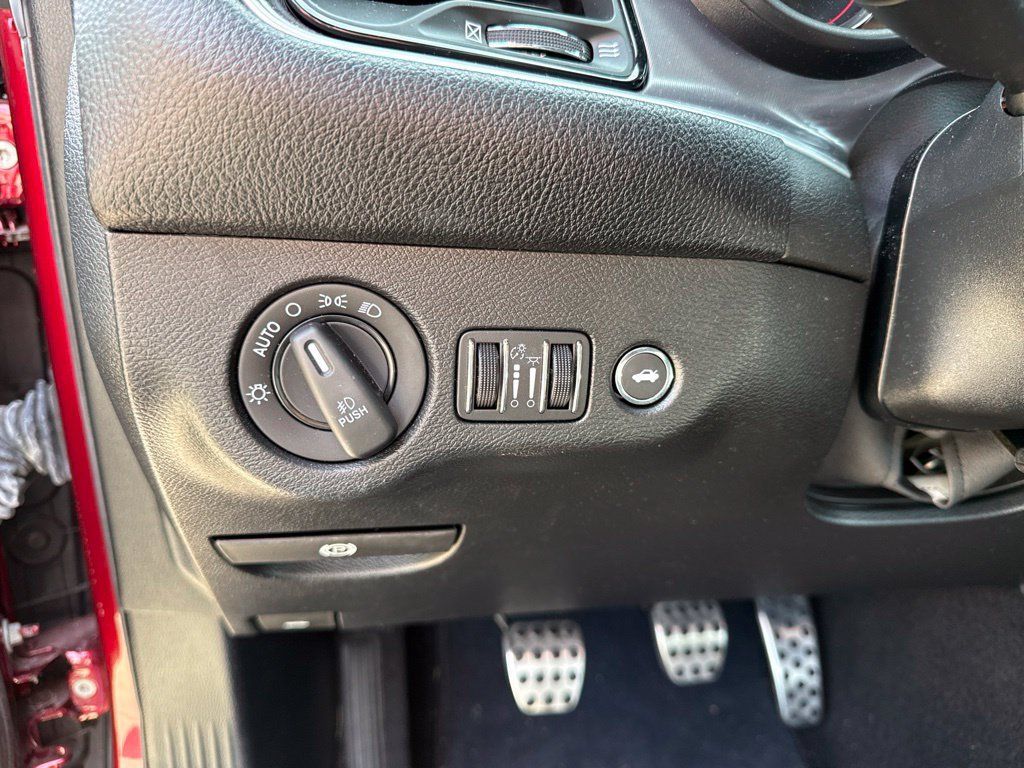 Used 2019 Dodge Challenger R/T RWD image 15