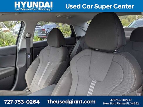 Used 2023 Hyundai Elantra SE FWD image 3