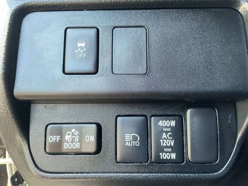 Used 2020 Toyota Tacoma TRD Sport w/ Blackout Package AWD/4WD image 25
