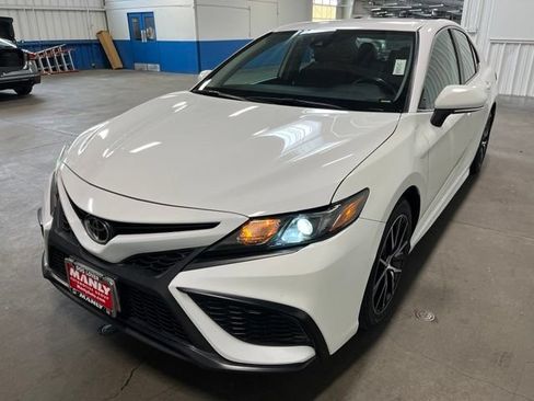 Used 2023 Toyota Camry SE FWD image 7