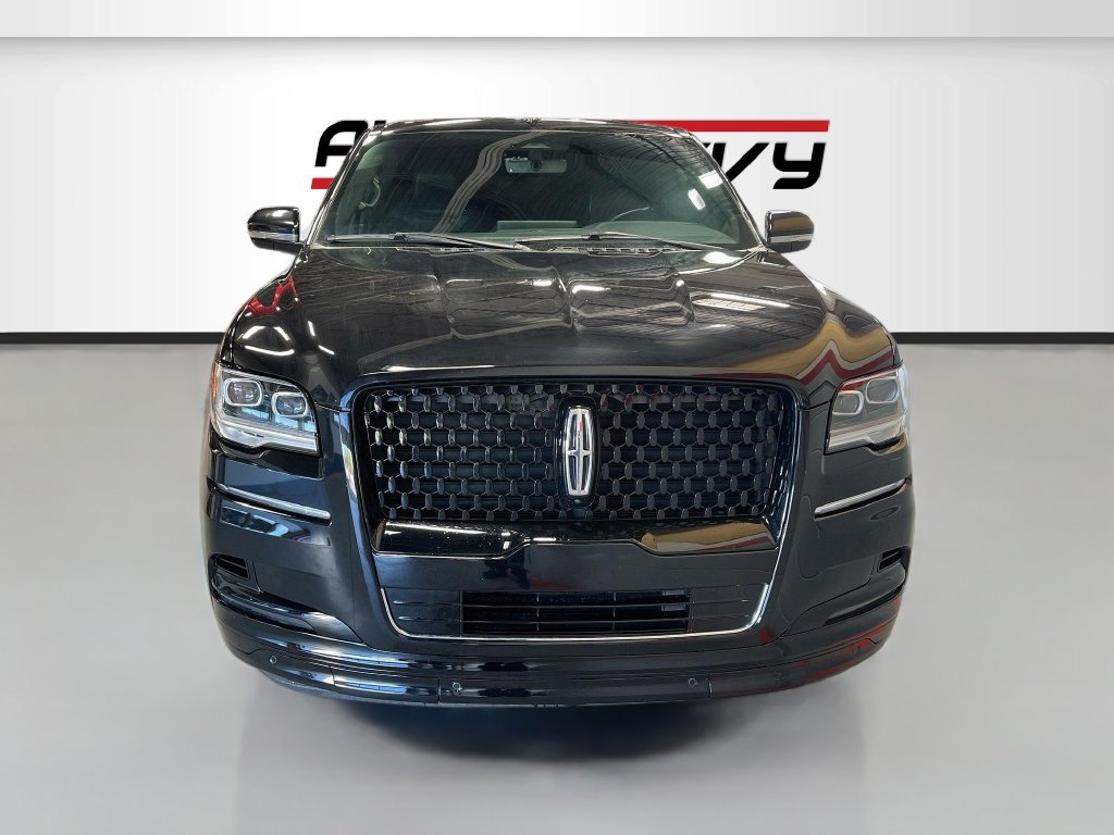 Used 2024 Lincoln Navigator L 4WD image 2