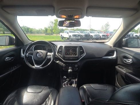 Used 2017 Jeep Cherokee Trailhawk AWD/4WD image 21