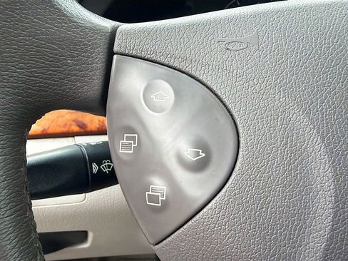 Used 2005 Mercedes-Benz E 320 Sedan image 31