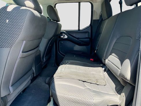 Used 2019 Nissan Frontier PRO-4X image 26