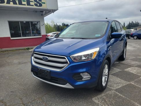 Used 2017 Ford Escape SE FWD image 2