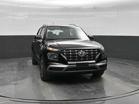 New 2026 Hyundai Venue SEL FWD image 2