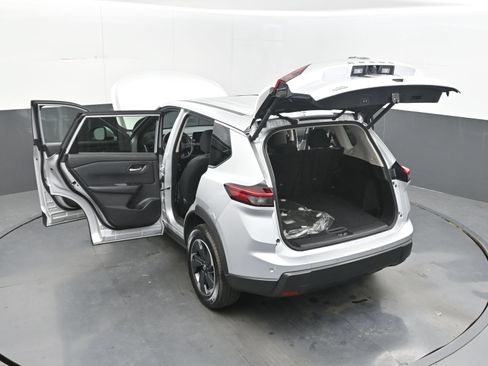 Used 2025 Nissan Rogue SV FWD image 48