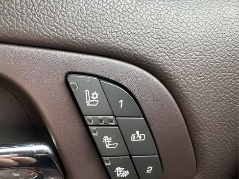 Used 2011 GMC Yukon XL Denali image 15