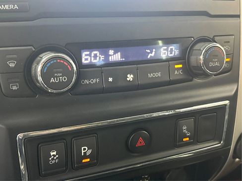 Used 2016 Nissan Titan SL image 38