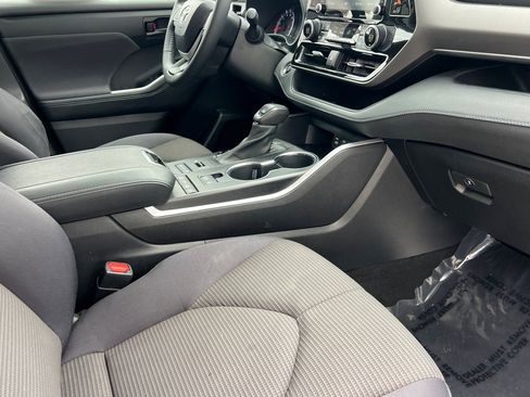 Certified 2022 Toyota Highlander LE image 19