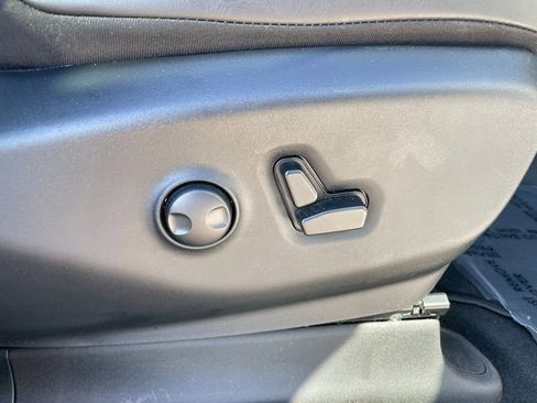 Used 2025 Chrysler Pacifica Limited FWD image 58