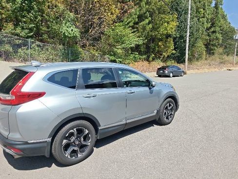 Used 2018 Honda CR-V Touring image 3