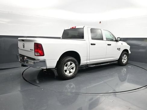 Used 2022 RAM 1500 Classic SLT AWD/4WD image 9
