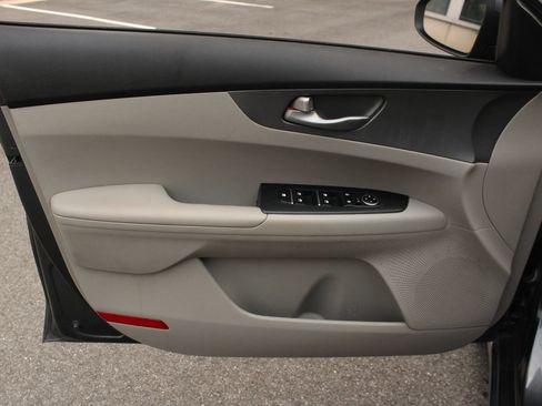 Used 2021 Kia Forte LXS FWD image 15
