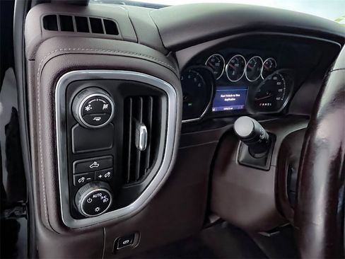 Used 2019 Chevrolet Silverado 1500 LT w/ Texas Edition image 18