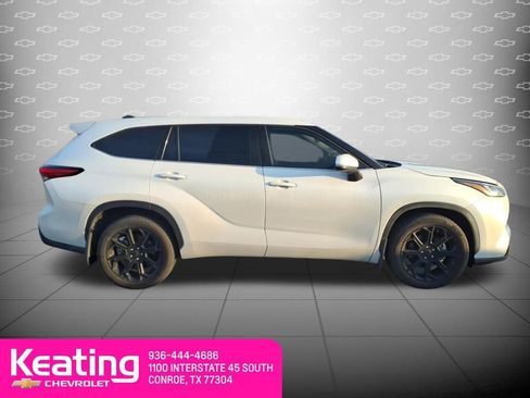 Used 2022 Toyota Highlander LE image 4