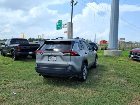 Used 2023 Toyota RAV4 XLE Premium FWD image 5