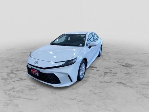 Used 2025 Toyota Camry LE image 7