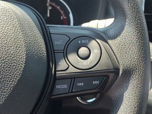 Used 2025 Toyota RAV4 XLE AWD/4WD image 21