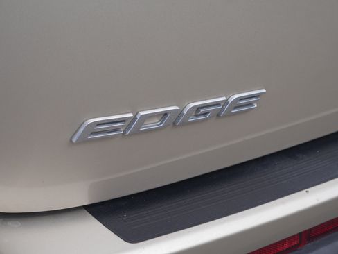 Used 2018 Ford Edge Titanium w/ Equipment Group 302A AWD/4WD image 19