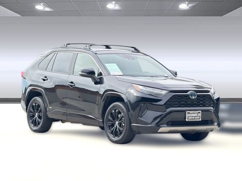 Used 2022 Toyota RAV4 SE AWD/4WD image 6