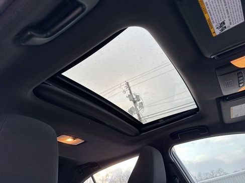 Used 2022 Toyota Corolla SE w/ SE Premium Package image 8