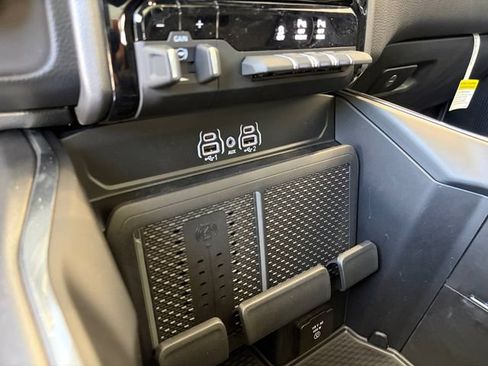 New 2026 RAM 1500 Laramie AWD/4WD image 28