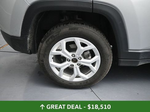 Used 2024 Jeep Compass Latitude image 19