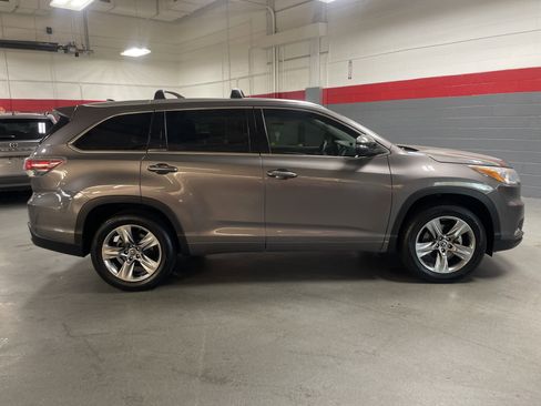 Used 2016 Toyota Highlander Limited FWD image 11