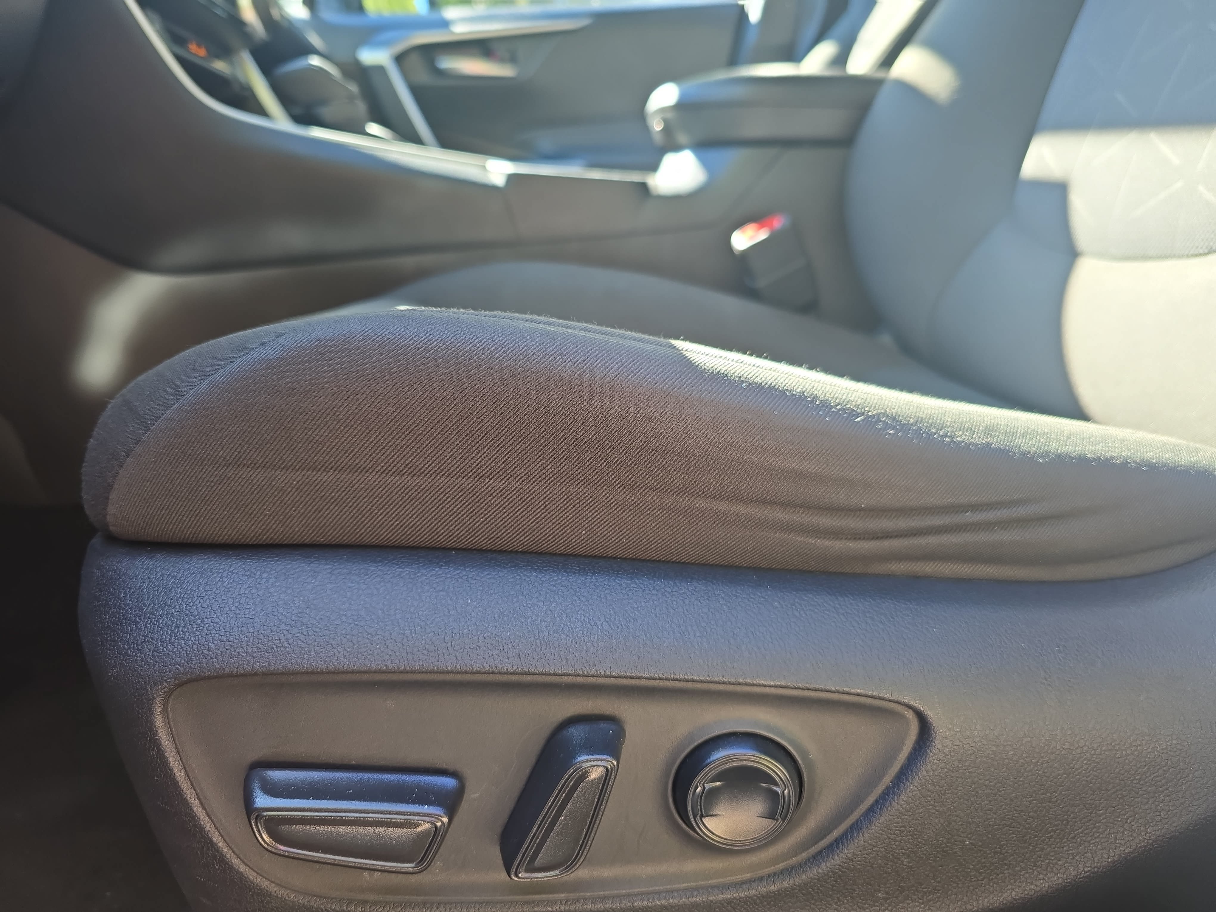 Used 2025 Toyota RAV4 XLE FWD image 26