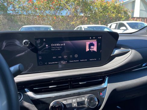 Used 2025 Buick Envista Sport Touring image 21