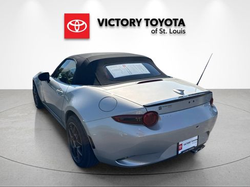 Used 2023 MAZDA MX-5 Miata Club w/ Weather Package RWD image 5