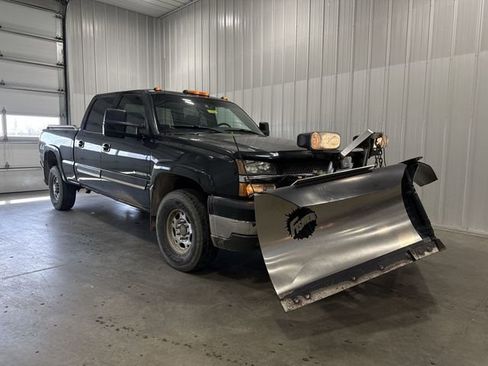 Used 2004 Chevrolet Silverado 2500 LS w/ Snow Plow Prep Package image 2