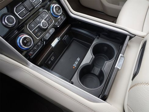 Used 2024 GMC Yukon XL Denali w/ Advanced Technology Package image 38