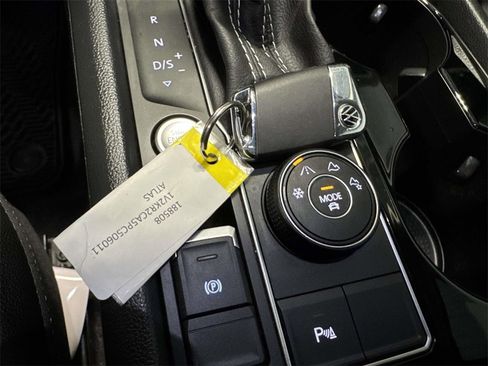 Used 2023 Volkswagen Atlas SE image 31