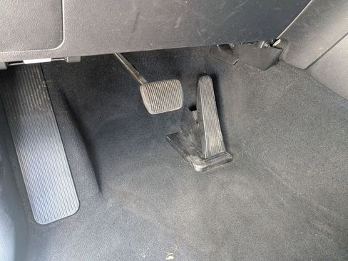 Used 2022 Ford Explorer XLT image 16