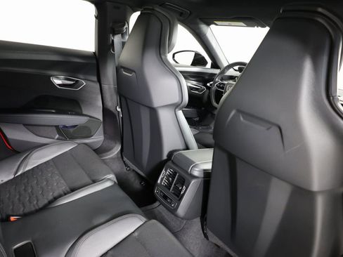 Used 2022 Audi e-tron GT Prestige image 41
